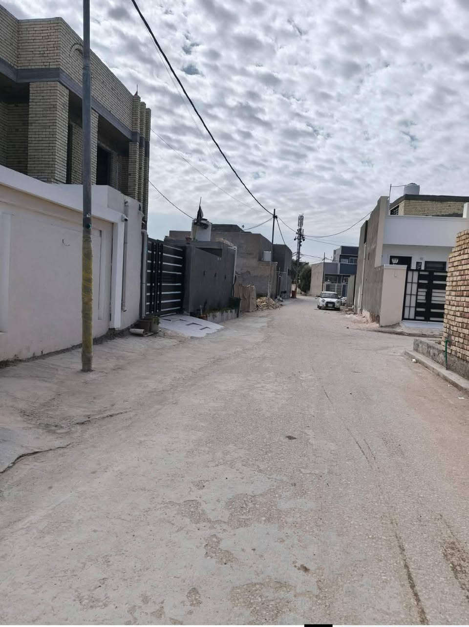 السلام عليكم 
قطعة ارض للبيع مكان مميز جدا
طابو زراعي سند 25 
العنوان // المدحتية /الحمزة الغربي  الشارع الاول شارع مهدي عاكول أمام زراعة المدحتيه والفرع الثاني أمام مدرسة عدن للبنات المعاره والشارع الثالث ربيانه قرب
 مدير ناحية المدحتيه حجي نبيل خدمات كامله من ماء
 وكهرباء ومجاري خارجيه شارع تبليط 
القطعه على 3شوارع
عرض الشارع 7متر
المساحة// 280متر
السعر /80وبيه مجال 
تحويل القطعه ثاني يوم بعد الشراء
القطعه على التبليط مباشر 
للاستفسار
مراجعة مكتب دلالية وائل الهندي 
***********وائل الهندي
***********ابو علي
