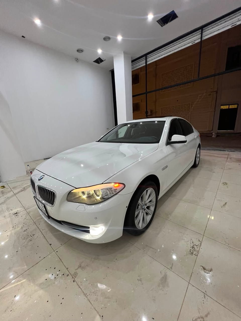 ‏اللهم صل على محمد وآل محمد
‏السلام عليكم
*********** 
البيع.        ‏BMW.            
F10   - 2011 -     528
‏مكينة    52 N￼. المرغوب بدون تيربو تنفس طبيعي
‏السيارة فول مواصفات 
‏كاميرات 360 درجة 
‏داخل قر ميدي
‏ماشية 178 
‏أبواب شفط 
‏وباقي المواصفات معروفة 
مكان السياره البصره 
السعر 198
