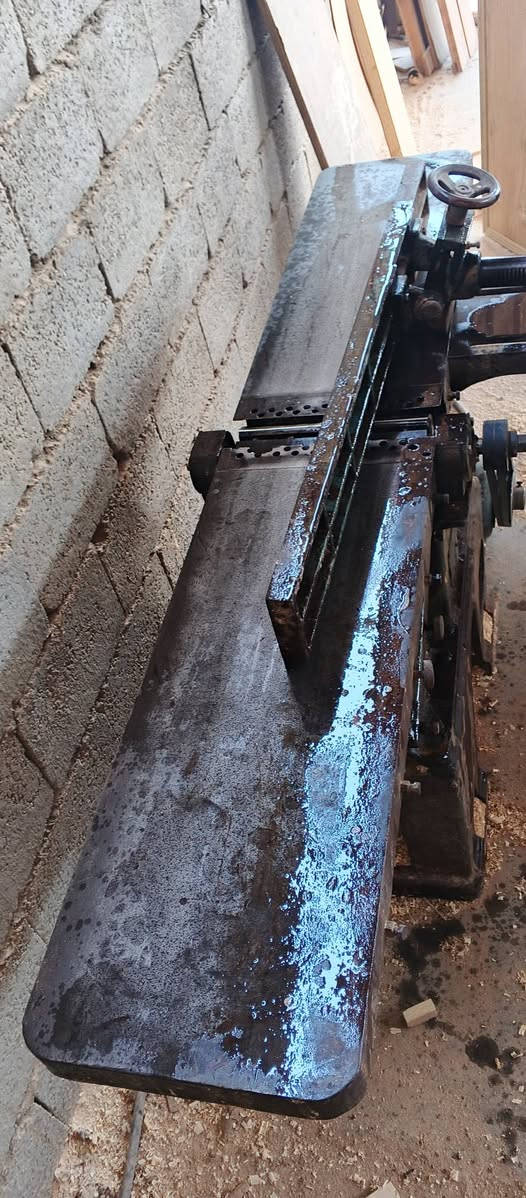 مكينه انكليزيه مابيه اي نقص   سعر750 وبيه مجال مكان تاجي 
*********** واتساب
