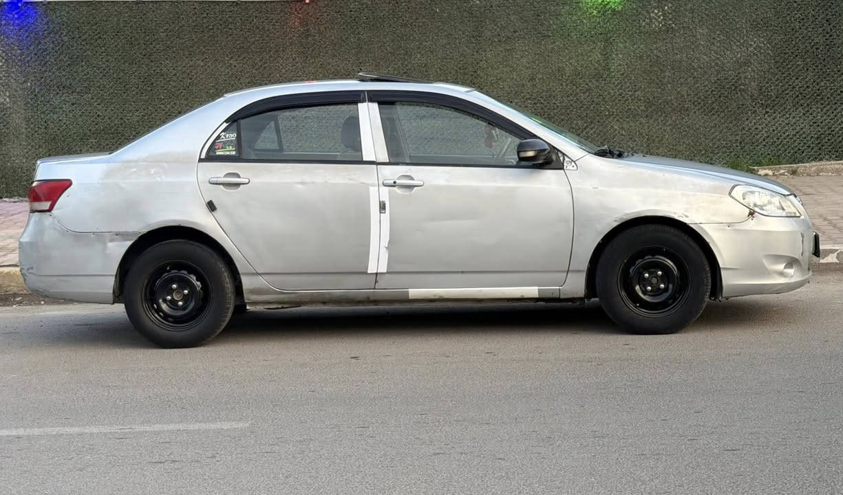 السلام عليكم : سيارة مراوس فقط
🔵 بي واي دي BYD G3 موديل 2016 🔵

رقم بغداد انگليزي السنويه للـ 2029 ، گير ومحرك بحالة جيدة
مواصفات : بصمه ، فتحه سقف ، شاشه ، كاميرا خلفيه ، دوشمه ، لايت زنون ، كهربائيات كلها شغاله ،

السياره بيها صبغ بابين ونفس البابين بيهن جراد حالياً ماريد احچي عليها اكثر تجي تشوف بعينك وتفحص وتقتنع وتــــــــــــــــــٌدلل

السعر : 65 ورقه
العنوان : بغداد / الشعب
الرقم : ***********
