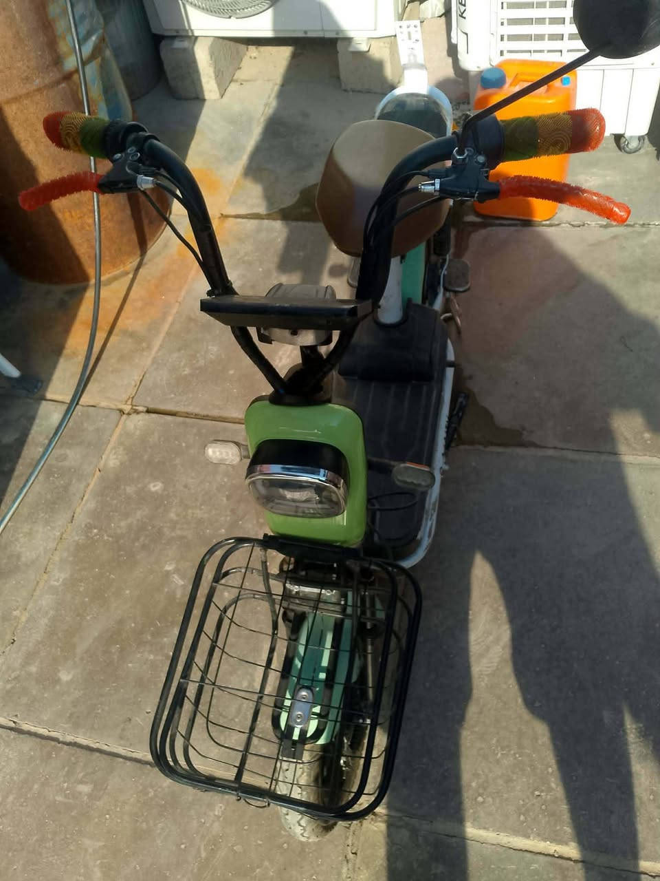 السلام عليكم درجه شحن حجم 14 ابيع هل موجود بدون بطاريات بسعر 75 الف عنواني زعفرانيه شارع معهد رقم الهاتف ***********
