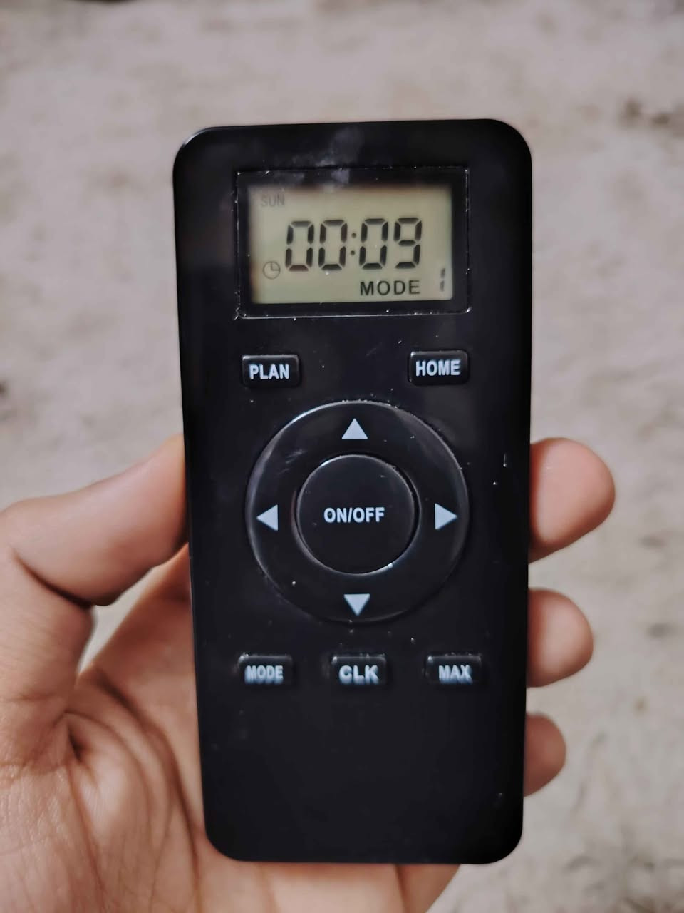 مكناسة روبوت وياها كل غراضها كاملة مكملة 
وياها شاحنتها + قاعدة شحن ( يعني طريقيتن تكدر تشحنها بيها ) 
طريقة استعمالها كلش بسيطة، بس شغلها و هي حتنظف كلشيء يصير كدامها، بيها نظام ذكي بس توصل لاي حاجز كدامها مباشرةً تغيير اتجاه التنظيف

سعرها 35 الف، مكاني بغداد الشعلة، *********** بغداد, العراق
