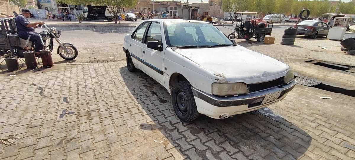 بيجو 405مديل14.                           مكينه وكير كورله. رقم إنكليزي بسمي.           لبيع مستعجل.        ملاحضه سنويه اصليه ضايعه واني سكنر وعندي بلاغ يم قاضي لاستفسار عل رقم *********** بيع مستعجل
