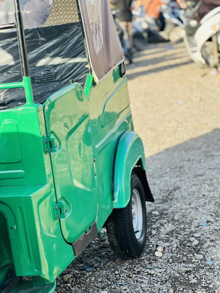 سلام عليكم ورحمة وبركاته تكتك 21للبيع رقم وسنويه كامله 
عنواني بغداد لبياع قرب تقاطع درويش تصل و بيك خير وتلال ***********
