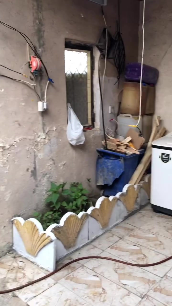 سلام عليكم بيت للبيع في الفلوجة السكنيه المساحه 100 متر السعر 20مليون تواصل على الرقم ***********متوفر واتساب
