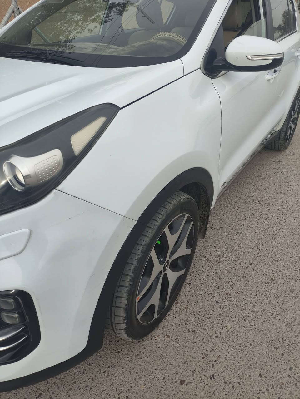 سبورتج 2016 جيتي لاين اعلى فئه فول واحد على واحد مكينه 2400 مكفوله من كير ومكينه وشاصي ولغد كفاله سياره ماشيه 160 سياره نضيفه ومابيه نقص من كلشي
بيه قطعتين صبغ جاملغ امامي جهة السايق وباب السائق وباب خلف السائق مفتوح فقط السياره غير هذا مكفوله 
موصفات: كشنات جلد امامي خلفي تدفئه وتبريد.. تحكمات ستيرن.. باب خلفي كهرباء. شاشه. كامره خلفيه. حساسات امامي خلفي.. مري شفط. اشاير بالمري وبعد بيه مواصفات 
سعره 160 وبيه مجال حك الجيه هذا الرقم للاستفسار ***********
