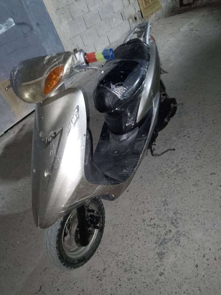 دراجه عصفوريه سرعه 60 تشتغل سلف وهندر مكينه بلاديه نضيفه كهربائياتهه كلهه شغاله قفل  ستيرن قفل جنطه كله شغاله تخم تاير جديد دبلات شغاله كفر مميز ذهبي سعر 225بيه مجال مكاني بغداد مدينه الصدر ***********بيه واتساب
