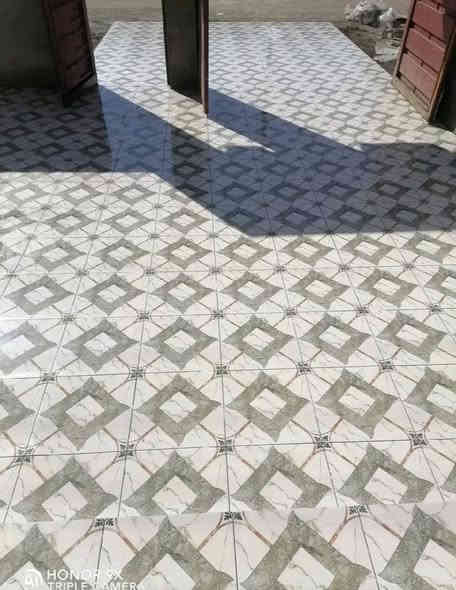 السلام عليكم حلفه سيراميك الجدران و الأرضية حالين متفرغ مكان ديالى بهرز ***********
