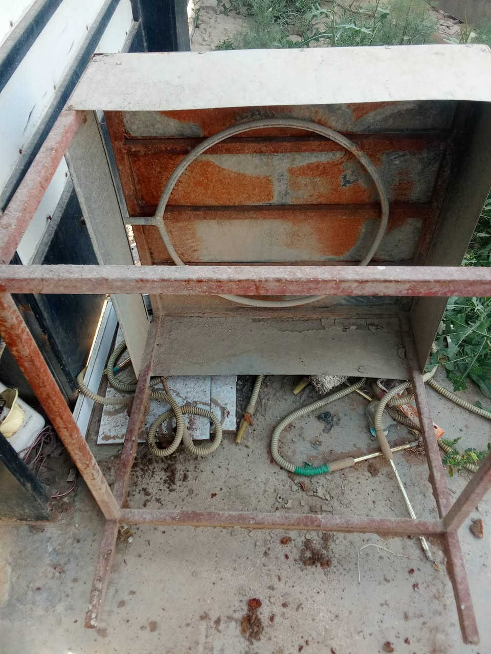 للبيع
سوبايه مال مندي وقبق بليت 
كيبل 
ميوزه عدده 2
سنك عدد 2 
***********
