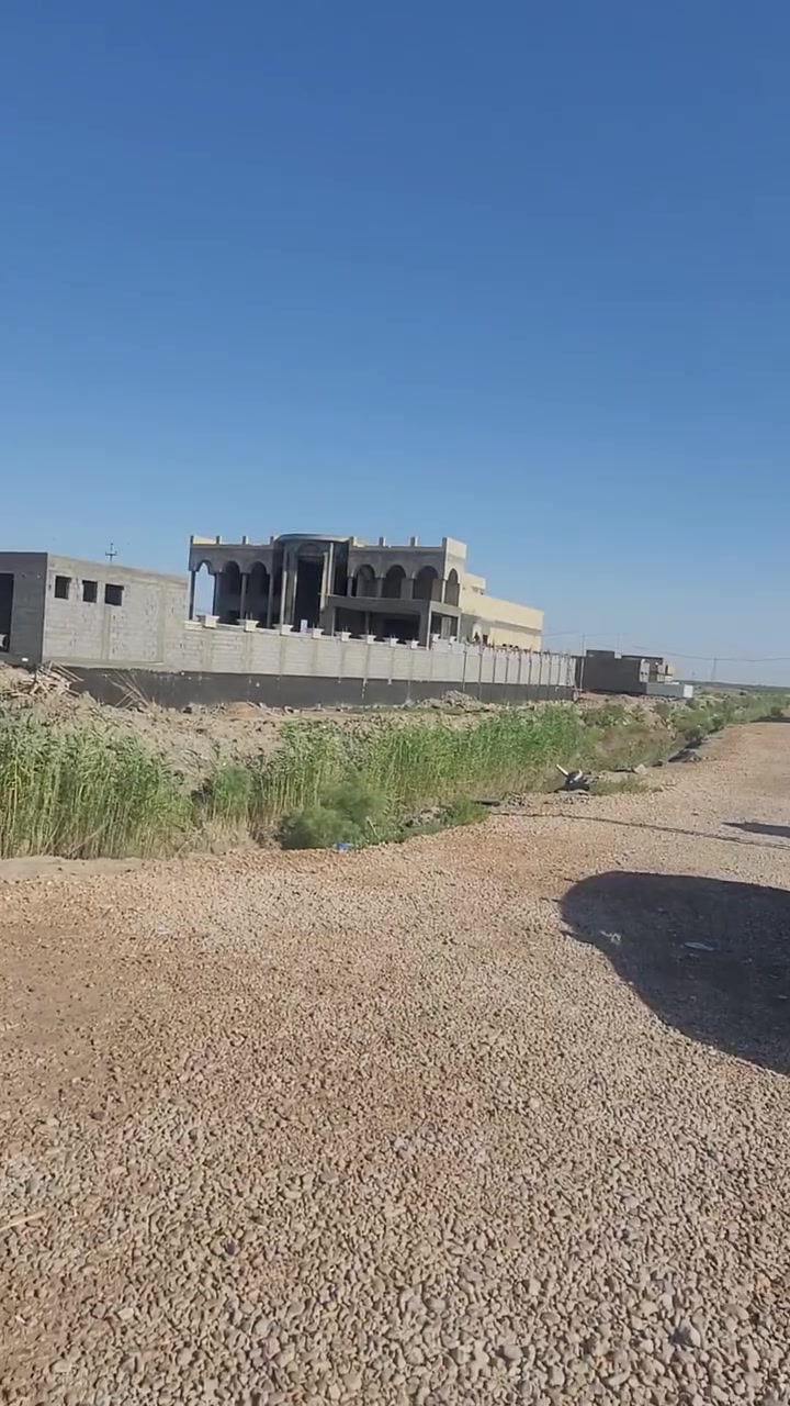 سلام عليكم اخوان قطعة للبيع سند 25 طابو زراعي الموقع المحاويل علي طريق السده من تطلع من المحاويل قبل لا توصل السكة القطار  موقع كلش حلو اليشتري اهناك مايخسر السعر 48 وبيه مجال ***********
