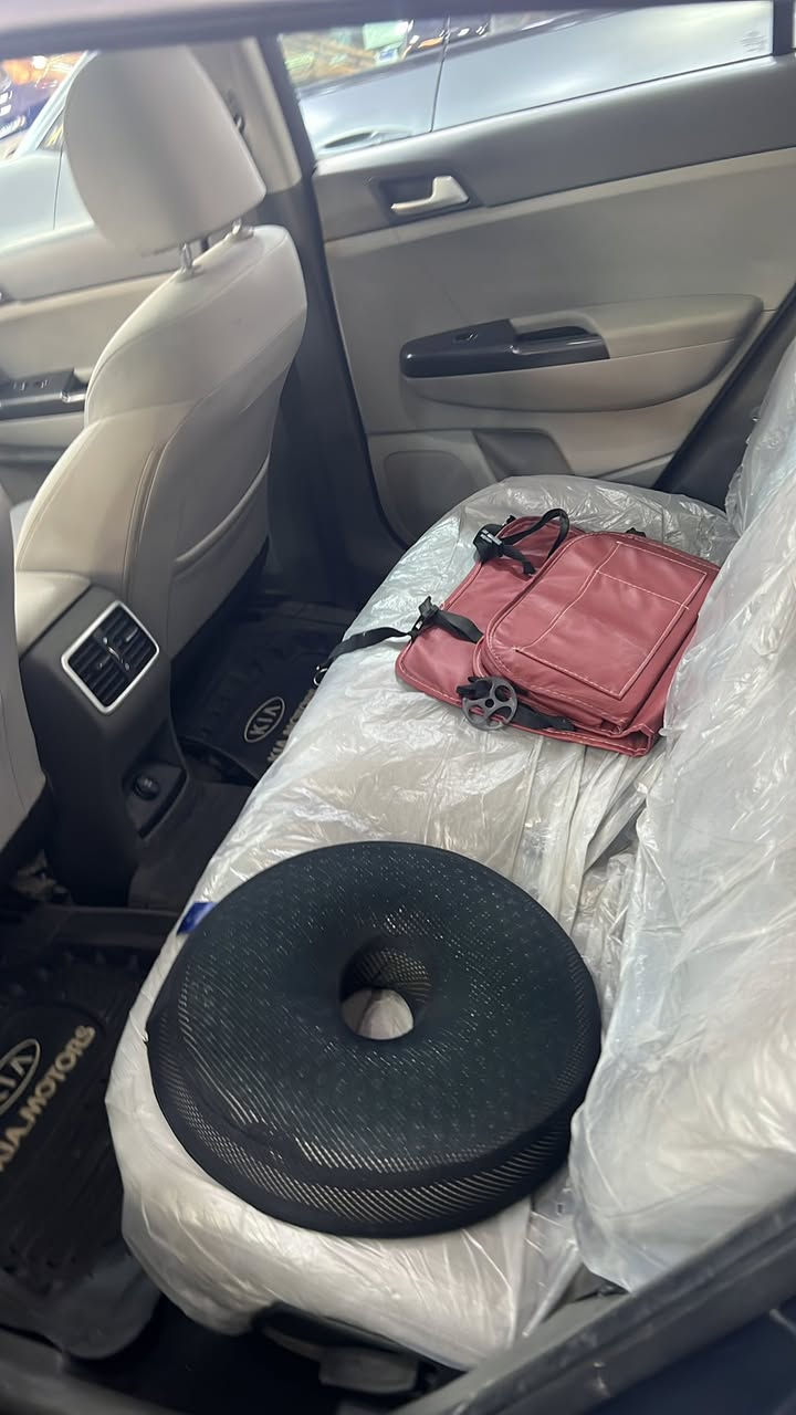 السلام عليكم
بيع مستعجل كلش     السعر 167
بيع مستعجل كلش 
سبورتج خليجي مديل 18 ماشيه 70
بيهه صبغ حافت البنيد 
فول للاخير 
عنواني بغداد الاعظميه 
***********
