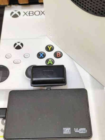 سلام عليكم / اكس بوكس سيريس أس للبيع كامل ملحقاتة موجودة
حساب يحتوي على GTA النسخه المحسنه X|S وعده العاب بالحساب
ــــــــــــــــــــــــــــــــــــــــــــــــــــــــــــــ
 جويستك اضافي مال الوكاله بس الجويستك ب ٧٥ الف
ــــــــــــــــــــــــــــــــــــــــــــــــــــــــــــــ
وكارتونه الجهاز واليوبي اس ايضاً موجودة
ــــــــــــــــــــــــــــــــــــــــــــــــــــــــــــــ
او بطاريه 🔋⚡ شحن جويستك . 
مع يوبي أس 850V
يبقى اكثر من ربع ساعه والضمان تفحصه وتشوفه اذا ماعجبك الاكس بوكس يرجع نضافة الجهاز 100%
ــــــــــــــــــــــــــــــــــــــــــــــــــــــــــــــ
وبالاضافه الى هارد خارجي نص تيرا يعني
 الجهاز ويه الهارد يصير 1T الف كيكا بايت
ــــــــــــــــــــــــــــــــــــــــــــــــــــــــــــــ
السعر 410 الف. مجاله بسيط
*********** موجود واتساب
سبب البيع سادس وعدم التفرغ . مع تحياتي 🤝✨
