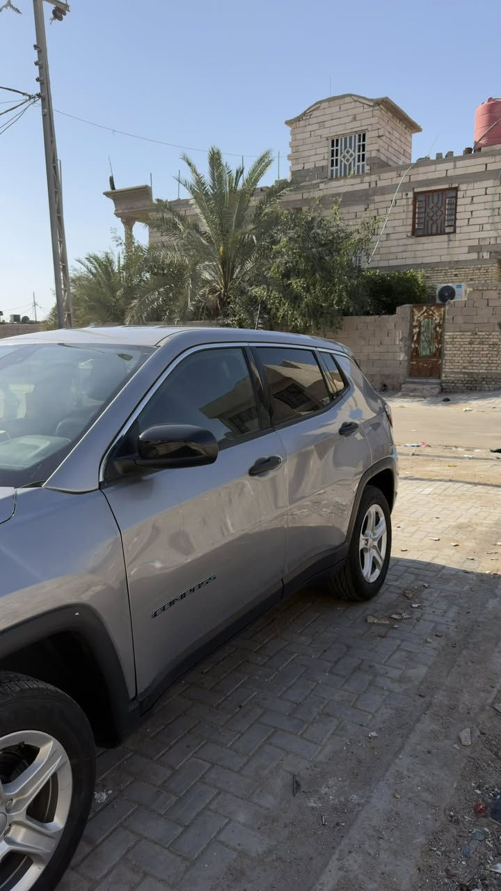 للبيع: جيب كومباس 2024 - بحالة ممتازة
جيب كومباس 2024 ضربه موضحه بلصور رقم فحص مؤقت مكان بصره - الطوبه والنخيله سعر 137 للاستفسار 
***********
المواصفات:
Jeep Compass 2024 :الموديل •
• النوع: SUV / جيب
• المحرك: 2.0L تيربو - 4 سلندر
• القير: أوتوماتيك 8 سرعات
• الدفع: رباعي AWD
• اللون الخارجي: [ابيض]
• اللون الداخلي: اسود
• المالك: مالك أول
المميزات:
• شاشة وسطية 10.1 إنش
• كاميرا خلفية
• حساسات أمامية وخلفية
• تشغيل عن بُعد
• نظام ملاحة
Apple CarPlay + Android Auto + بلوتوث •
• مكيف مزدوج
• مقاعد جلد (مدفأة)
• نظام توفير الوقود
• جميع الصيانات محدثة
• السيارة لا تحتاج لأي مصاريف
