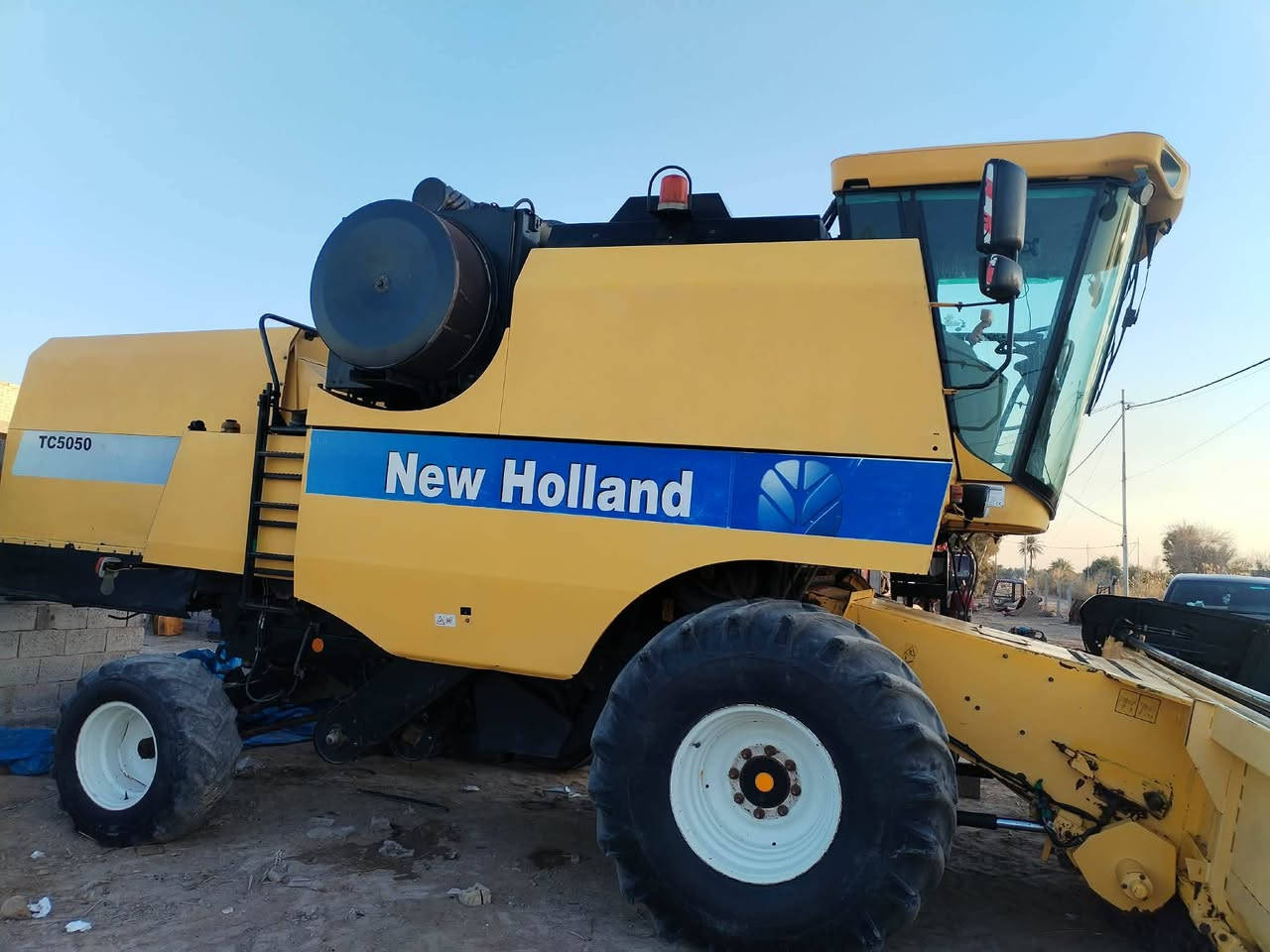 للبیع حاصودە نیهولند 5050 فول مواصفات دابل کوشن  مودیل 2013 رقم سلێمانیە 4بلم سحر مناسب رقم ***********  ***********
