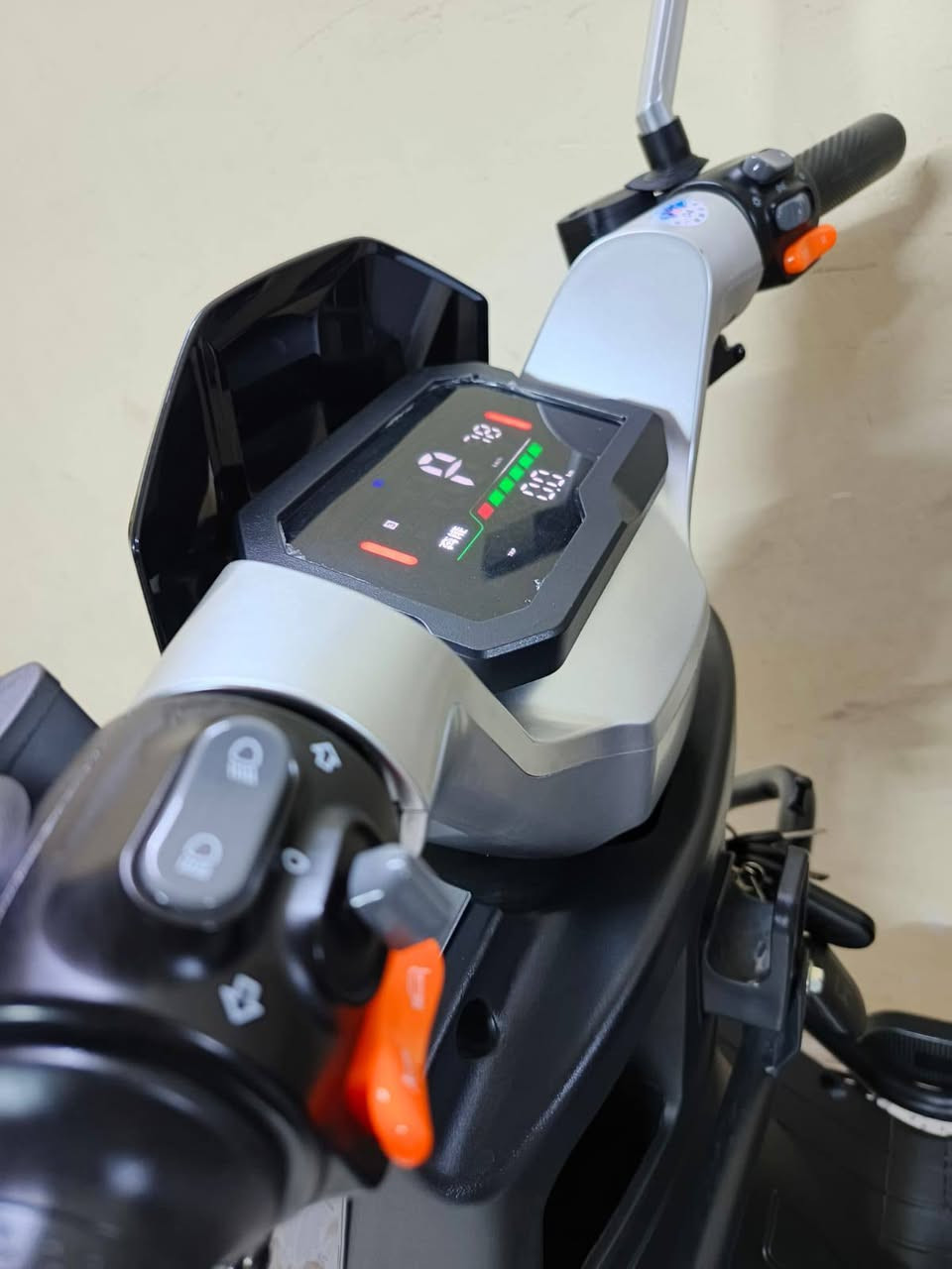 السلام عليكم للبيع دراجه شحن Bin Bao الدراجه جديده شخط واحد مابيها تعل وفحص مكفوله كفاله عامه تجي فول مواصفات وصل المعرض موجود
تجي شاشه اعطال تكشف عطل الدراجه
بريك امامي خلفي دس هايدروليك
حساس امامي خلفي
لايت عالي ناصي زنون
بك لايت لد LED
دبل اشاره ليزري
نضام Rالرجوع الى الخلف
مانع تزحلق
شاحنه موبايل
ملف 2000
شاحنه كبيره تدعم الشحن السيع ولطفاء عند امتلاء البطاريه
سرعه الدراجه حقيقي85
تجي 6 بطاريات مصطره الحجم الكبير 
تايرات امامي خلفي جبيلي الحجم الكبير 
ويل كب
درع 380 درجه لحمايه الدراجه + طلاعات جانبيه
مساحه تخوين واسعه
تجي بصمتين +سويجين+سويجين جنطه
الشراي يتفضل خاص او التصال عله الرقم *********** متوفر واتساب مكان الدراجه ساحت عدن السعر 850 او بي مجال بصيط
