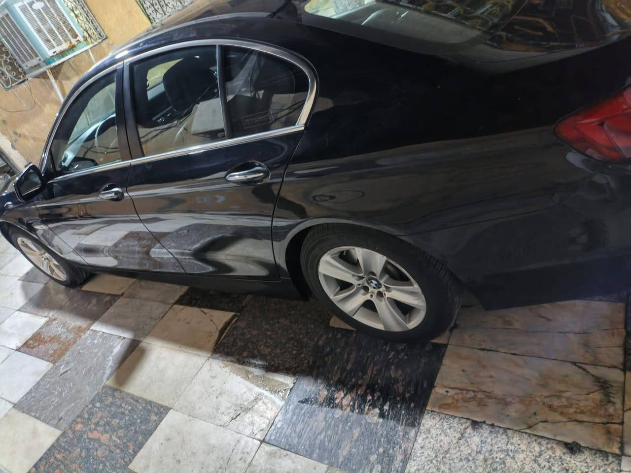 السلام عليكم 
 للبيعBMW f10 2011
مواصفات مكينه كير n52 6
محرك كير بشرط كهربائيات كلها شغاله من الداخل والخارج
السياره بصمه فتحه سقف 
شاشه تحكم بالشاشه ماوس يتحكم بالشاشه 
داخل اسود جلد كهربائية 
تحكم ستيرن مثبت سرعه
نضام إنذار سكيورتيsos بيها
تبريد شغال ملاحضه فقط الكمبر يسر عطلان... فقط 
جامات اربعه شغالات همين
لايت زنون بلادي ابو الاسوار 
بلوجكترات شغاله
رقم بغداد مشروع وطني بسمي
عنواني كربلاء 
السعر 140وبيها مجال
الرقم ***********
