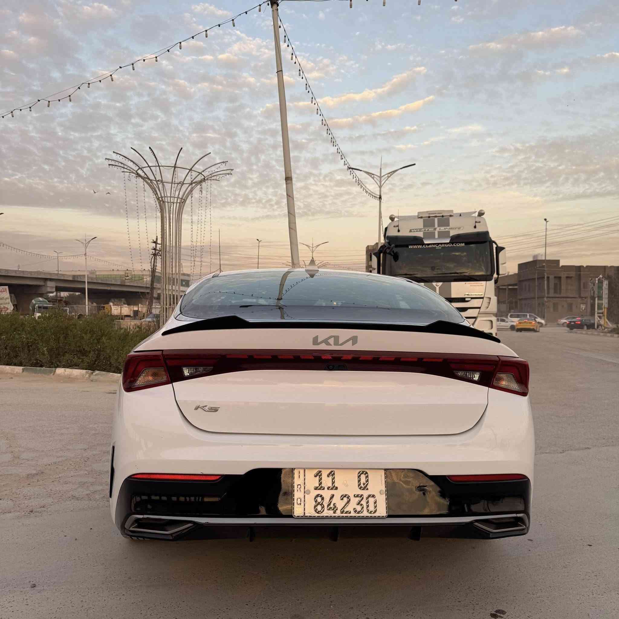 سلام عليكـــم
كي 5 موديل 2022 (امريكي) 
حادثه (حالوب) فقط 
سياره جديده حيل 
محرك 1600 ( تيربو )
موصفات فول ماعده لفتحه 
سياره بسمي مداور ثانيوم 
1- تحكم ستيرن 
2- رادار امامي خلفي 
3- لد
4- تحكمات ستيرن 
5- مانع نزلالق
6- مثبت سرعه 
7- تشغيل عن بعد 
8- اشاير مري 
9- سياقه ذاتيه 
10- مثبت سرعه 
11- كامرات 
12- حساسات خلفي امامي 
وبعد هواي موصفات بيها 
مكان سيارة النجف الاشرف 
ترهم بيع او مراوس حسب لقناعه 

***********
