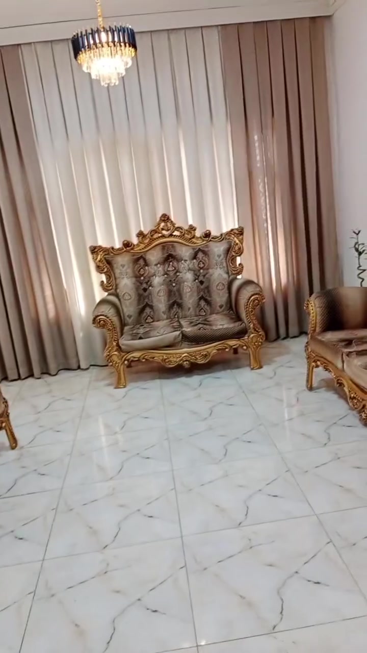 تخم قنفات عشر مقاعد نضيف  ٤٠٠ الف بغداد الامين الثانيه ***********
