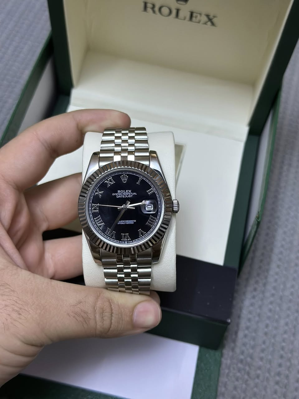 ارخص سوبر ماستر قطعه اصليه سوبر ماستر اوتماتيك قفل رولكس الاصليه مكينة ياباني مع كارت الضمان والعلبه الاصليه نظافه مية بالميه مصنوع من الستيل  قطعه مكينه ياباني وضمان بيها سنتين وسعرها / 65 الف 
يوجد توصيل لكل محافظات *********** 
شرط تاخذه وين ماتروح تقيمها إذا من ورقه وفوك شرط
