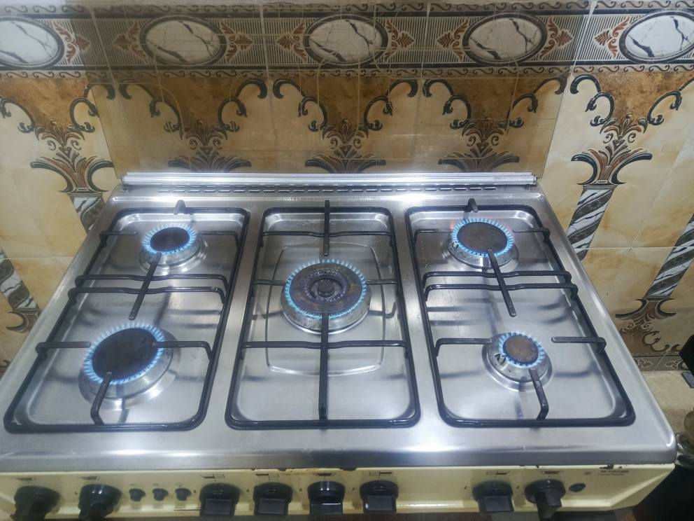 طباخ فريش مصري نار زركه 5 عيون فرن فوك جوه كلو بل شرط تأخذه تجي كدامك افحصه السعر 200 الف شراي خابر *********** كركوك, العراق
