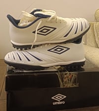 سلام علیکم لابجین تاتان شرکە umbro سعر ٢٧ الف و توصيل مجاني  قياس ٣٨ و...