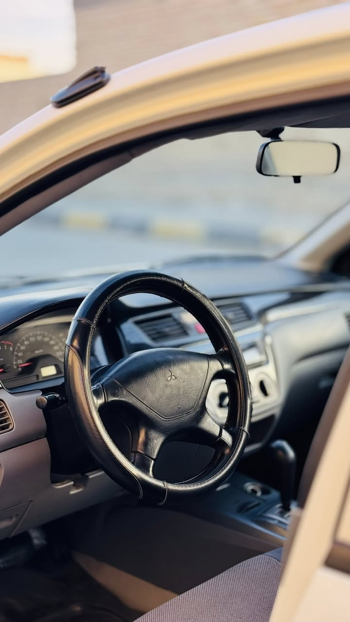 السلام عليكم لانسر للبيع موديل ٢٠٠٩ أو مراوس بكورلا ١٧،١٨،١٩،٢٠  السيارة نظيفة وبلادية مال شركة ماشية ٢٠٠  كير محرك كشر مكفول بيه بس بطارف البنيد رصعة ومصبوغة حك شبر  والباب الخلفية الورة الصدر بيه زرف ومكحل السيارة جاهزة من كلشي السعر ٩٦ بيهه مجال قليل. الرقم ***********
