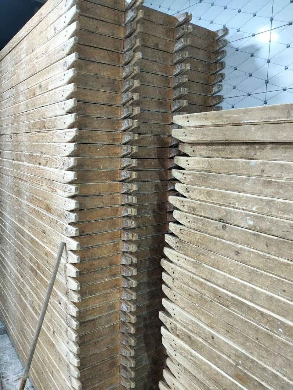 السلام عليكم طاوليات للبيع وهذا الرقم ***********
