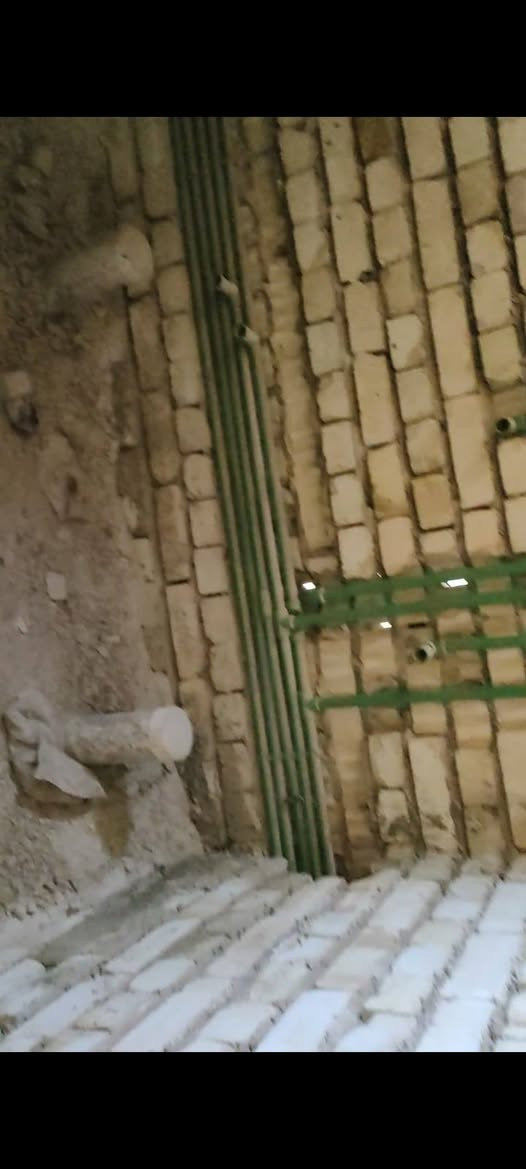 السلام عليكم بيت بالزعفرانيه الزراعي سعيده خلف جامع الكيلاني 150 متر مبني طابق ونص باقي له ارضيه وجدران لبخ مي ومجاري وكهرباء مؤسس للبيع والاستفسار اتصل على هذا الرقم سعره 75 مليون وبي مجال  سنه 25  (***********) (***********)
