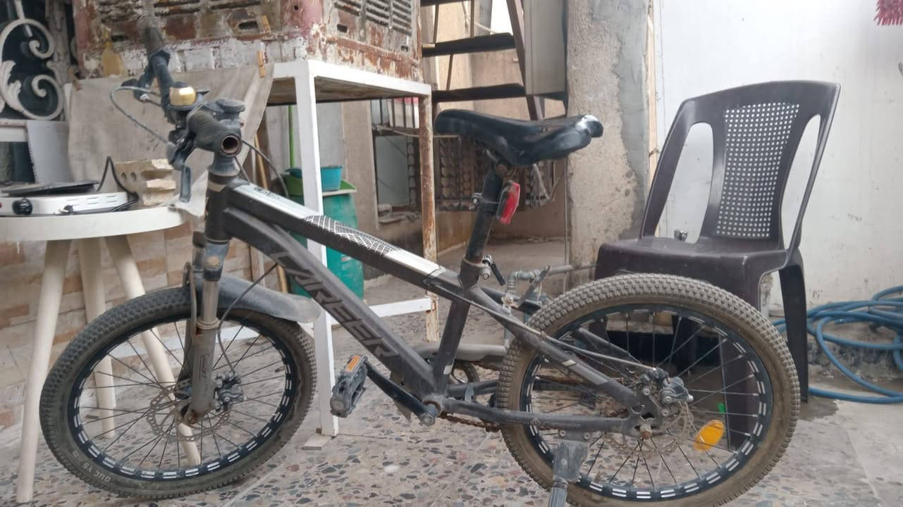 خلي سعر بمايرضي الله وبالعافيه عليك مكاني بغداد حي القاهرة تلفون *********** او *********** الخطين بيهن واتساب
