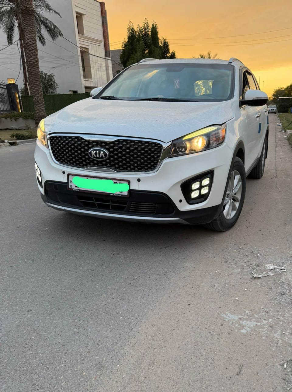 السلام عليكم عندي كيا سورنتو موديل 2017 وارد امريكي بدون حادث بدون ايرباك كلين صاربيه صبغ اثر بطش ومصورقبل الصبغ محرك 4 سلندر جي دي اي المحرك  مبدله جديد ماشيه 165السيارة كامله بدون نقص صور الحادث والسونار مرفق بل صور السعر 160 بيه مجال مكان بغداد حي الجامعة *********** بغداد, العراق
