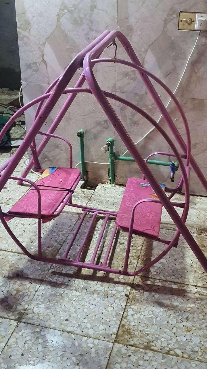 سلام عليكم مراجيح 2وزحليكه ستخدام شهر بعدهن جدد سعرهن 125 مكان حي بتول تصال عل رقم ***********
