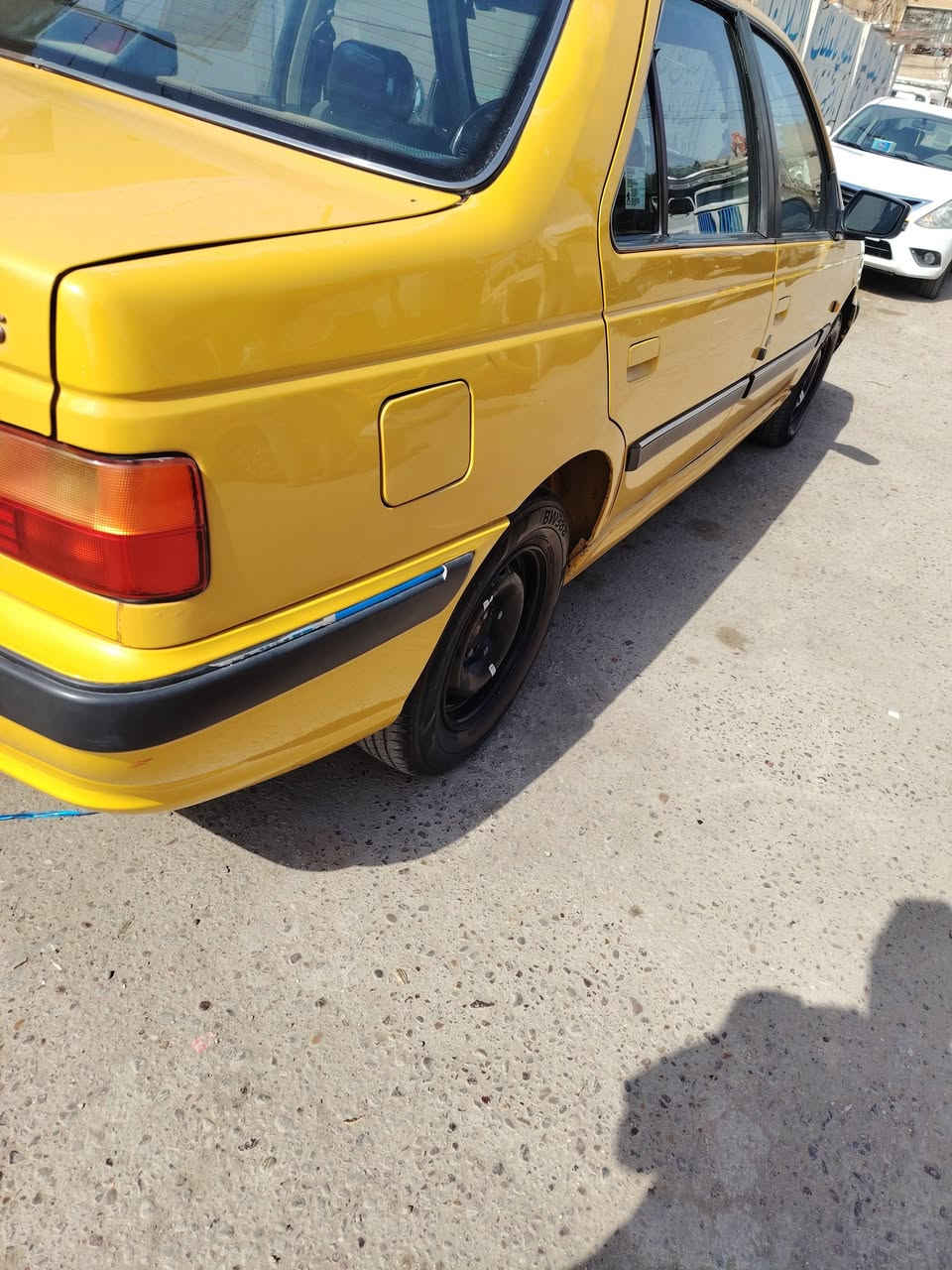 سلام عليكم اخوان بيجو بارص موديل ١٥ جديده تحم تاير صدر جديد تبريد ثلج مصفره هيه وغرامات رقم قبل كم يوم شديته جديد كبل شارع الف متصرف ع اني مكلف بنشر سعر ٤٨ رقم صاحب ***********
