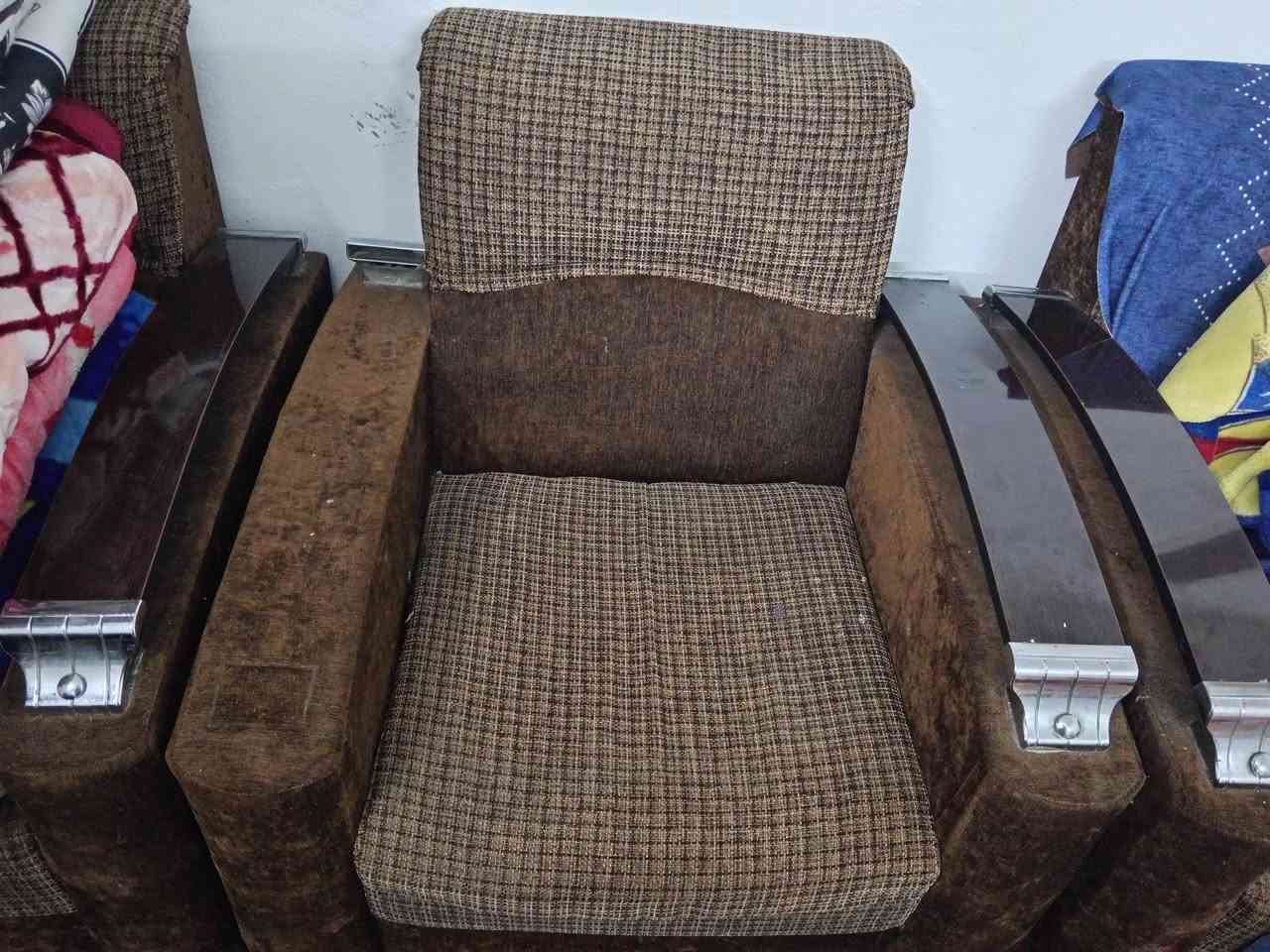 تخم قنفات 8 مقاعد السعر 90 لتواصل ***********
