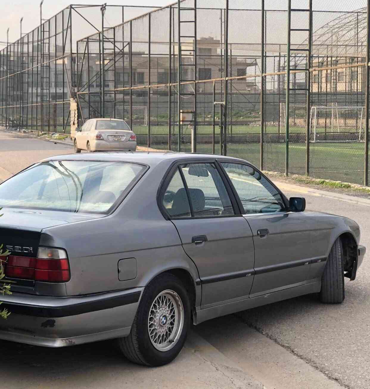BMW 1991 520i
بي ام دبليو موديل 1991 حجم 520i اصل كير عادي 
كير محرك بشرط تبريد ثلج/ جام كهرباء/ سلايت 
صدر جديد / باتري جديد / تخم تاير جديد 
دعاميات M  لايت حلقه 
صبغ عام للجماليه بجم كبس 
بيها طخه خفيفه جاملغ خلفي جهه السكن 
سياره جاهزه بدون نواقص 
عليها غرامه 480 الف 
السعر 52$ 
مكان السياره اربيل 
***********
