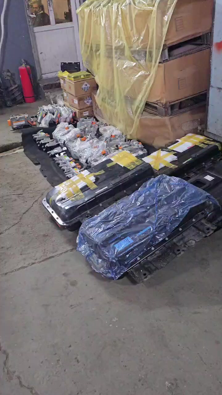 حياكم الله زبائن عالم الهايبرد توفر قطع غيار سورنتو  الهايبرد 21 الى 25 جميع القطع الخارجيه والداخليه 
وكذالك وجود( لايت سورنتو 25 خليجي اصلي )  موضح بالفديو
للتواصل ***********
للتواصل ***********
يوجد فريق صيانه مختص بالسيارات الهايبرد 
ويوجد توصيل الى جميع انحاء العراق
اهلاً وسهلاً
