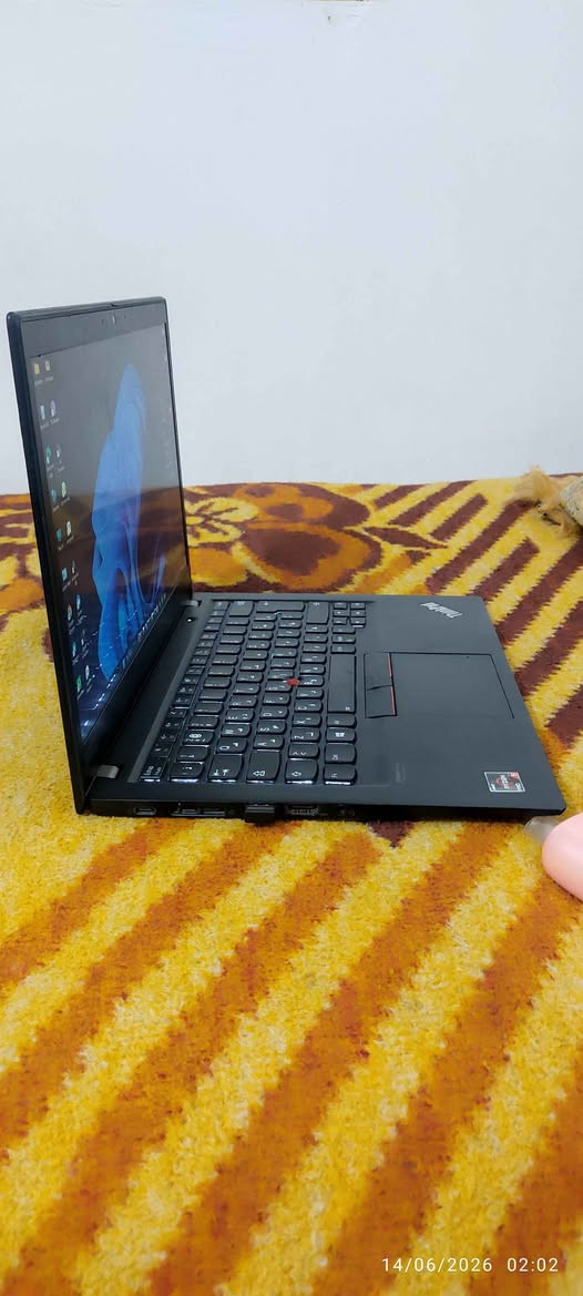 💻 لابتوب قوي ونظيف للدراسة والألعاب الخفيفة
Lenveo 
🔹 المعالج: Ryzen 5 PRO 4650U 2.10 GHz
6 أنوية / 12 مسار
أدائه يعادل تقريبًا Core i5 جيل 12
🔹 الرام: 8GB RAM (ستوك)
🔹 الخزن: 256GB SSD
🔹 كرت الشاشة: AMD Radeon Graphics (مدمج)
يشغل ألعاب مثل GTA V و FIFA بإعدادات زينة
🔹 الشاشة: 14 إنج
حجم عملي وخفيف للحمل
🔹 الكيبورد: كيبورد ضوئي درجتين
مناسب للدوام والدراسة بالليل
🔹 مناسب: الدوام، الدراسة، البرمجة، التصفح، وألعاب خفيفة

السعر: 425 الف
الرقم:  *********** واتساب فقط كربلاء, العراق
