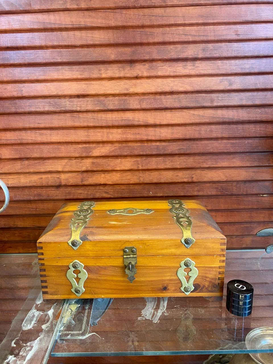 صندوق هدايا أو حلو خشب 
بحالة ممتازة 
السعر ٩ د شامل التوصيل 
0797424627


**إذا كنت صاحب هذا الإعلان وتريد حذفه لأي سبب، رجاءا أرسل رسالة إلى الدعم الفني**
