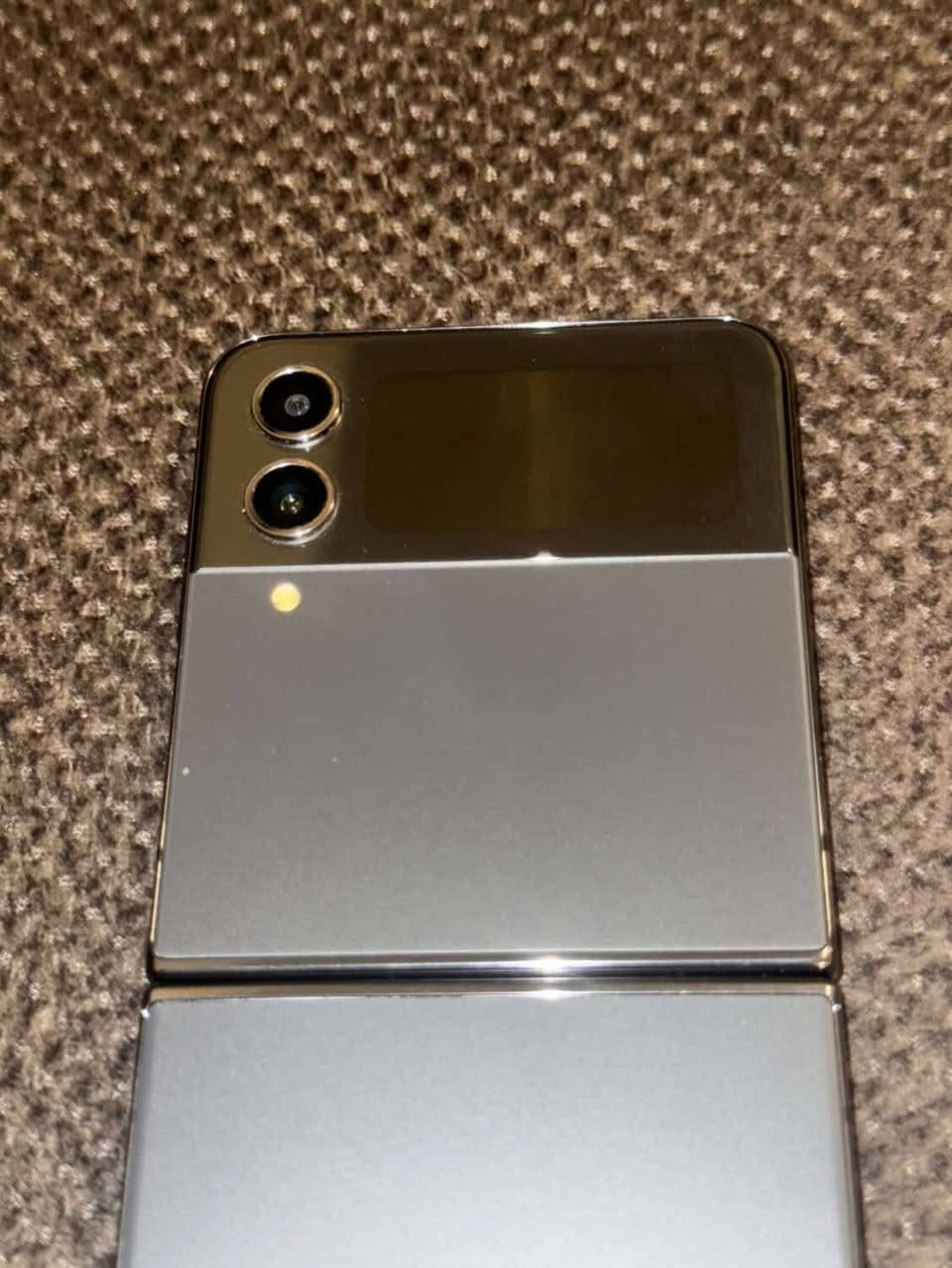 السلام عليكم
.
السلام عليكم 🌹
للبيع Samsung Z Flip 4 📱✨
ذاكرة 128GB
نسخة الشرق الأوسط 🇮🇶
مو بالة ❌
اللون أسود 🖤
نظافة 1000000 ما شاء الله 🔥
📍المكان: بغداد - الزعفرانية
💰السعر: 375 وبيه مجال للجادين
او مراوس
للتواصل:
📞 ***********
