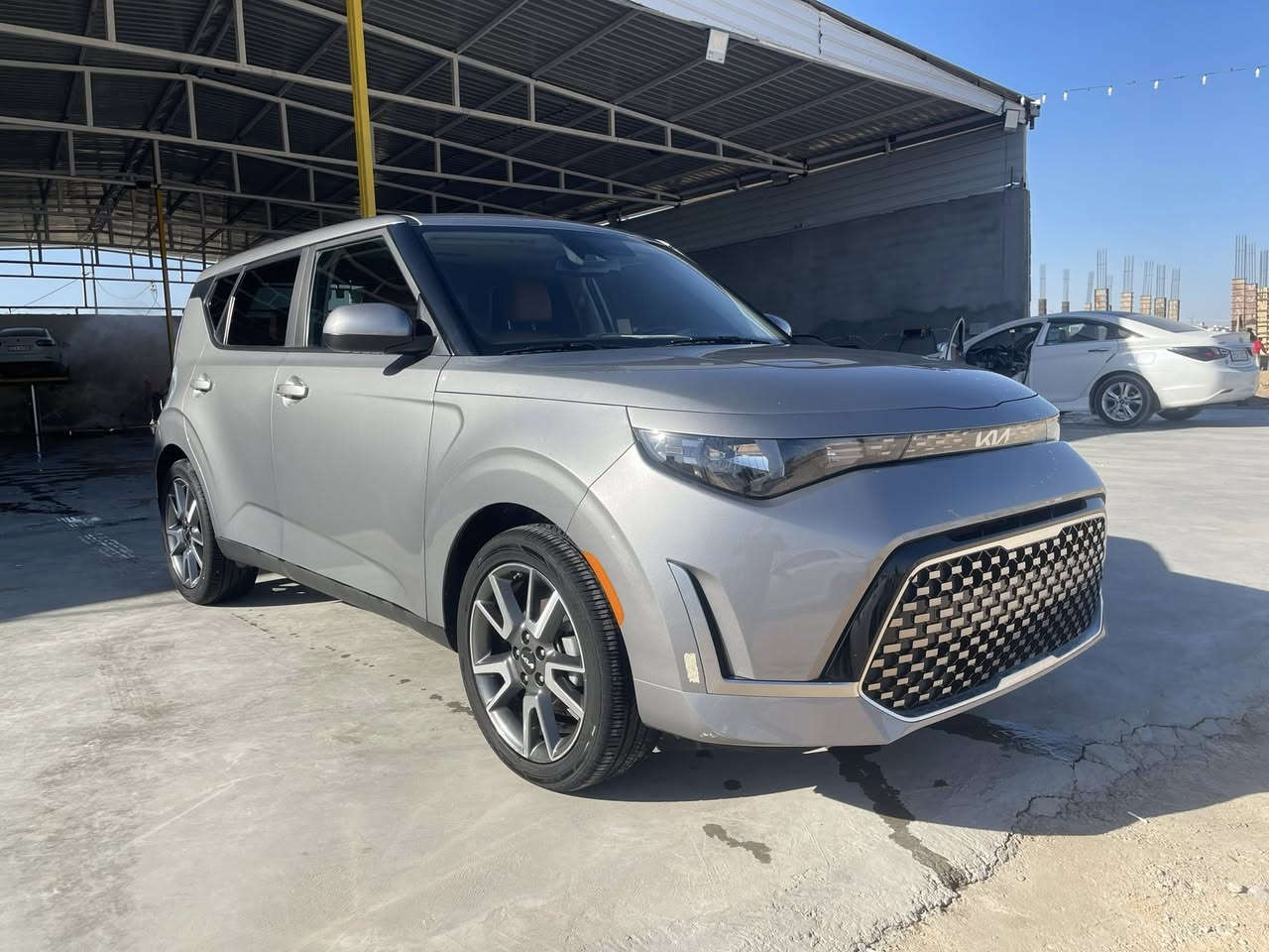 السلام عليكم
صول 2024 ex فول مواصفات حادث دعاميه بدون صبغ السياره مبدله فقط دعاميه نفس الون و بارد قليل مقدمة البنيد و بارد في الجاملغ BDR ليبل واحد السياره شبه زيرو ماشيه 5500
موصفات بصمه
فتحة سقف 
كشنات جلد قرميدي بلاد 
كشنات تدفئه و كهرباء
حساس خلفي + رادارات 
شاشه كبيره ابل كار بلاي
و باقي المواصفات المعروفه فئة الفول سعر 15500$
مكان السياره بابل الاسكندريه ***********
