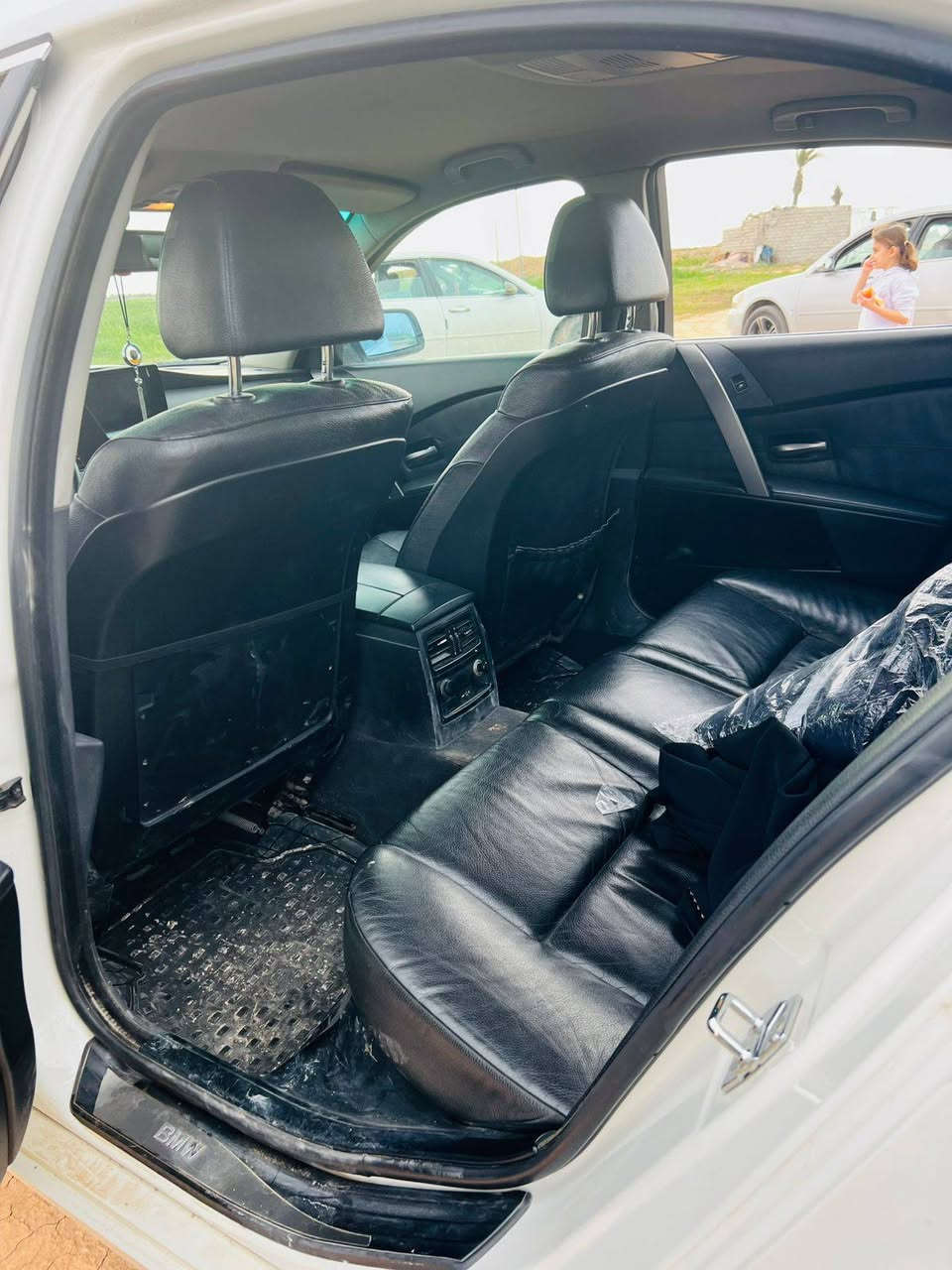 السلام عليكم
 للبيع بي ايم BMW ميماتي e60 2007 فول مواصفات ابموديله  والمواصفات البي معروف، 
الحجم/ 530 داخل جلد اسود 
بيها بس بارد كولش قليل بجاملاغات وجوه رقم الخلفي والسياره بسمي ثاني يوم احولك 
ماشيه 180 كم  وارد خليجي
 السعر 140 ورقه او بي مجال قليل بلاد رز, ديالى


**إذا كنت صاحب هذا الإعلان وتريد حذفه لأي سبب، رجاءا أرسل رسالة إلى الدعم الفني**