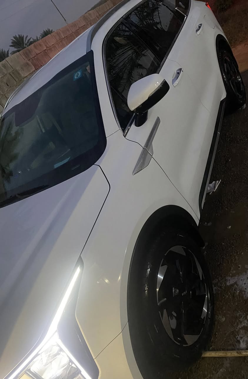 السلام عليكم اخوان من رخصة الأخ مدير الگروب والإخوة الأدمنية  كيا سورنتو موديل ٢٤ رقم بغداد انگليزي محرك ٦ سلندر ٧ راكب ٣ قطع تبريد ماشية ١٧٢٠٠ بيها بارد بالصندوق بسيط ورصعات حصو الشارع ما تتميز إلا بالسونار السيارة مغلفة جلد ارضية وكشنات ما تصرف عليها دينار بيع او مراوس بسورنتو ٢٣ فول مواصفات ١/١ سعر البيع ٣١٠ وبيها مجال شراي يتصل ***********  مكان السيارة ديالى بعقوبة
