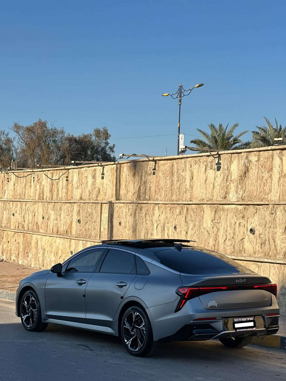 السلام عليكم رمضان كريم
مستمرين بعروض العيد
كي فايف جيتي لاين 
دخول جديد
موديل ٢٠٢٥
رقم كاتي
تترقم شمالي 
ماشيه ١٣ الف ميل 
.
الضرر 
جاملخ وبوند فقط بدون دواخل 
شرط الفحص والسونار 
.
المواصفات
عداد ديجتال 
بانوراما 
كشنات جلد داخل ابيض
تو ويل 
اللون المميز 
تدفئه كشنات 
رادار امامي
رادارات جانبيه 
هاند بريك بصمه 
أربعة أنظمة قياده 
تحديد مسار 
كروز سرعه 
وبقية الموصفات المعروفه 
.
الموقع الموصل حي نركال 
لمعرفه السعر الاتصال على الرقم 
***********
