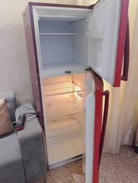 ثلاجة للبيع ما اعرف شكد حجمهه الارتفاع 170 العرض 60 مكاني المشتل المعل...