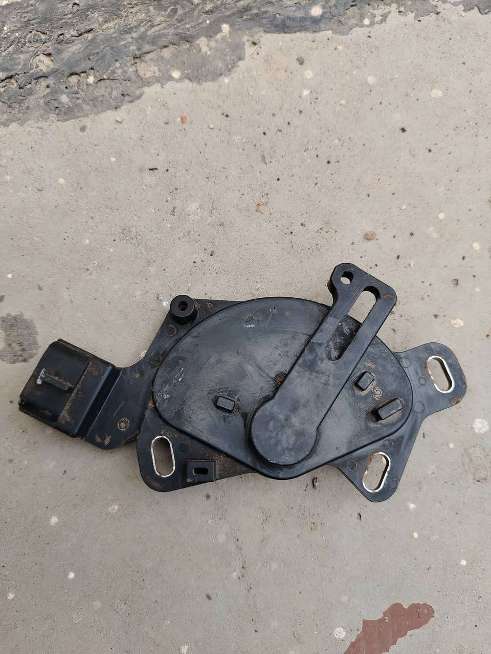 السلام عليكم غراض نيسان سني للبيع بغداد حي الجهاد *********** حساس كرنك تفصيخ اصلي عدد ٣ وبخاخ فريز اصلي سلكترالگير اصلي ياباني
