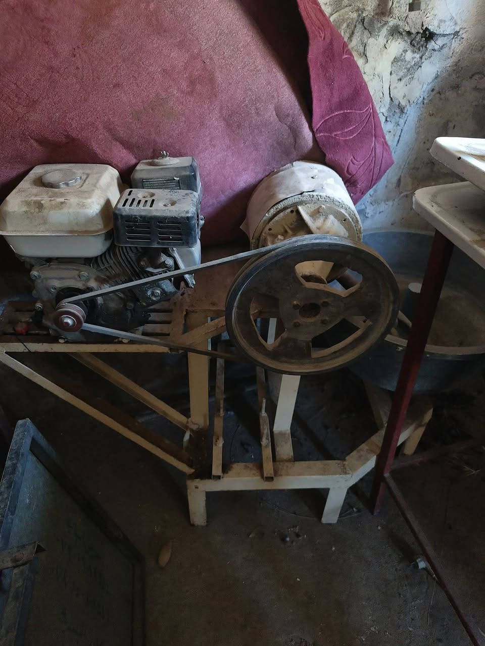 السلام عليكم عجانه للبيع سعرها ٣٠٠الف وبيها مجال للشراي ***********/***********
