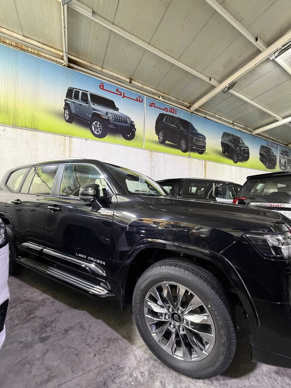 السلام عليكم 
لاندكروز بلاك بريم 2025
GXR مكينه 4000
مرقم كامل 
زيرو 
سعرها 78 الف دولار وبيها مجال بسيط 
مكانها معارض النهضه شركة اللامي 
للاستفسار اكثر:***********
