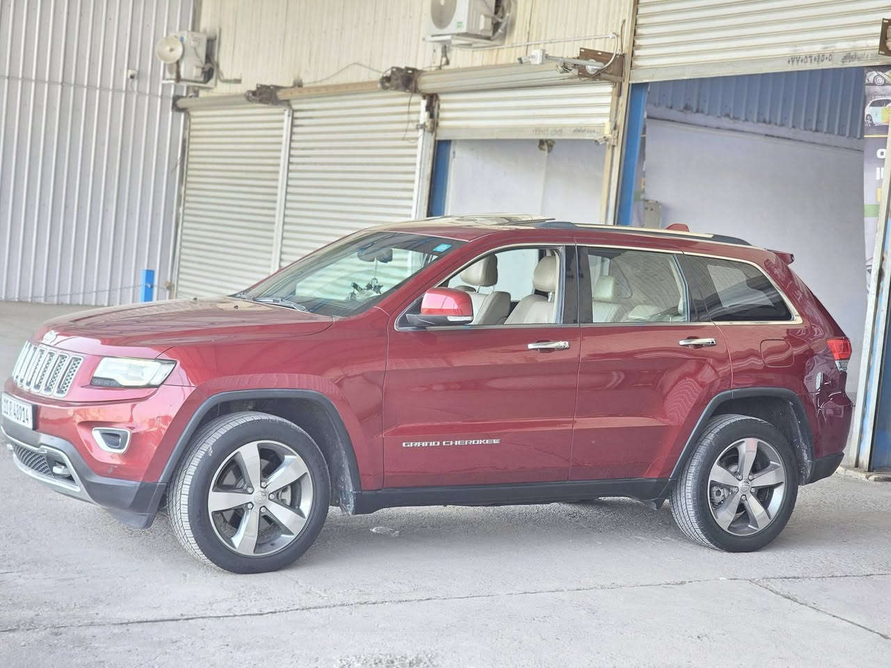 جيب  خليجي  لمتد  مكفوله

للبيع 

مديل ٢٠١٤ مرغوب  (فول لمتدد 

 موااصفات فوول 1/1…

6 سلندر محرك (3600) . 

عدد المسافة ٧٠ ميل 

بصمة تشغيل+بصمة أبواب.

تشغيل عن بعد.

أشاره ترحيب. 

فتحة بنرواما. 

كراسي جلد.

كراسي كهرباء 2 . 

مقود كهرباء . 

كراسي تدفئة+تبريد+ ميموري . 

شفتات بلستيرن.

مقود تدفئة.

قطعتين تبريد.

جنطة كهرباء+شفط.

شاشة كبيره

نضام SPORT.

دبع رباعي

نضام eco أقتصادي.

نضام APS.

مانع أنزلاق.

تحكم ستيرن+مثبت سرعة.

نضام صوت متكامل+دمام خلفي.

حساسات 

هيترات جانبية+أمامي+خلفي.

تخم تاير ياباني جديد + صدر جديد 

وبعد بيهااا هوااي مواصفات
السعر 250 $
 مكان السياره  ميسان 

ل استفسار ***********
