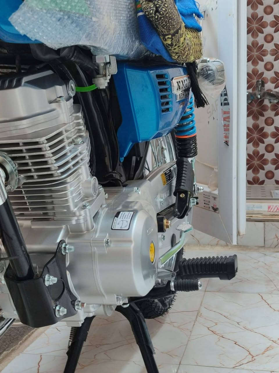 سلام عليكم دراجة نامة شلامجة تعمير كلة شلامجة بس شاصي سكنر درجة كلهة موديل 26 تعميرت حسن الذهبي 
دراجة عل سحك صارلهة عشرت يام 950 وبيها مجال 

دراجة تخبل  .. رقمي *********** عنوني كربلاء كنطرت سلام
