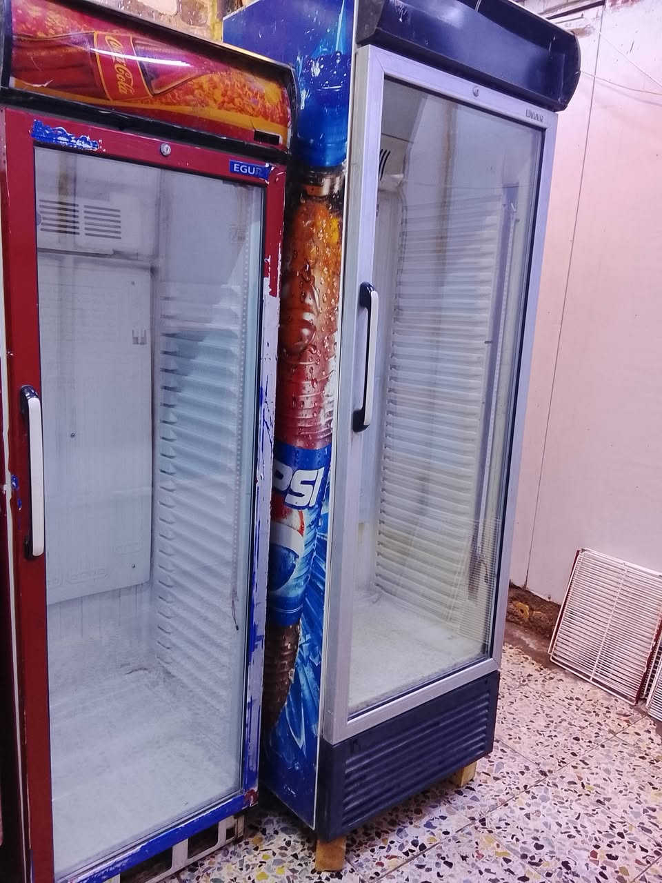 عارضات عموديات عدد 4 البيع على شغل وتبريد مكاني بغداد الجديده ***********
