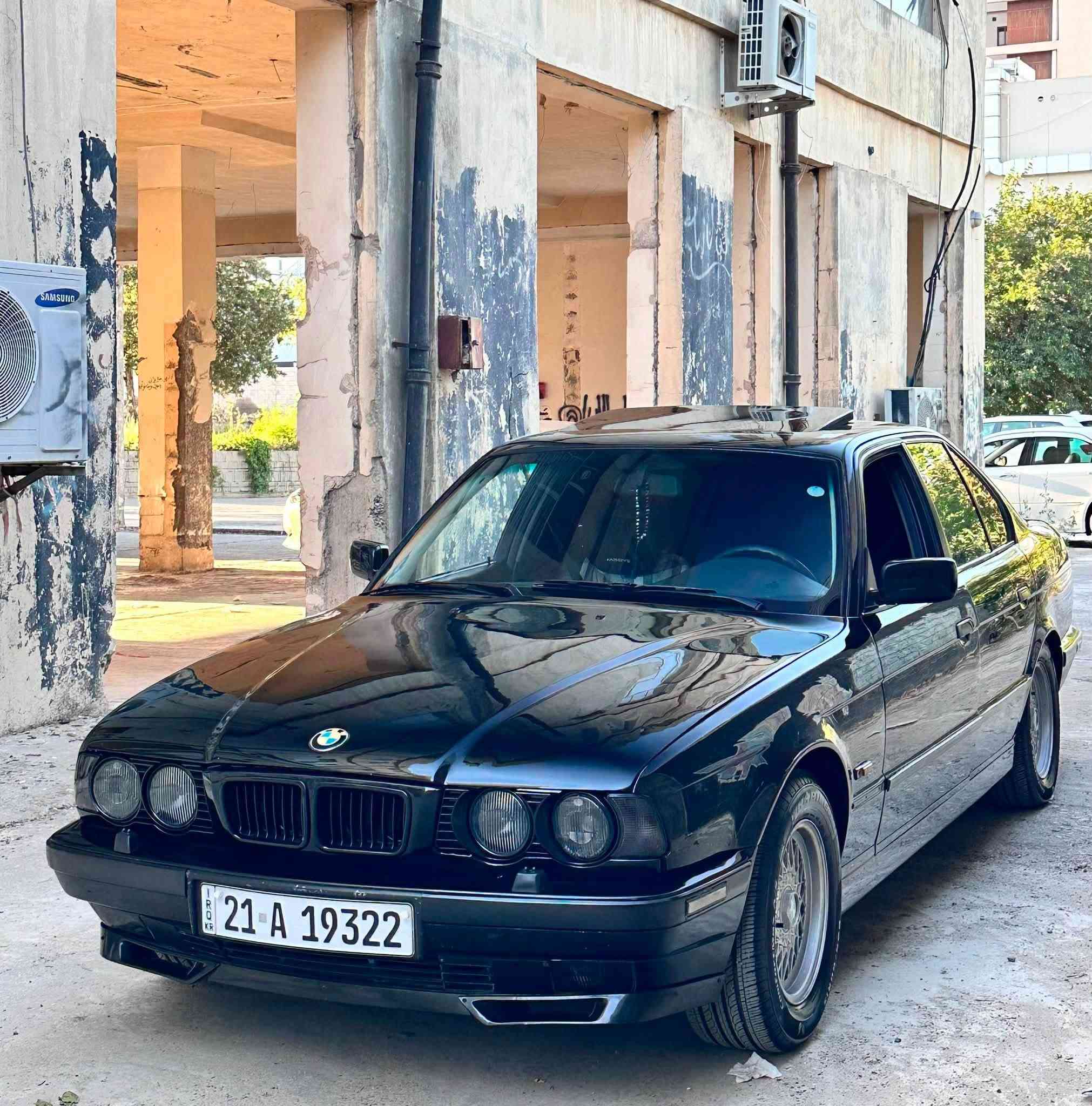 سلام عليكم BMW 544 موديل 92 دبل ايرباك كوشين جلد  6 گير تبريد شغال سياره مابيه حادث و كاربيات و كير و مكينه ابشرط مكان السياره سليمانيه ***********
